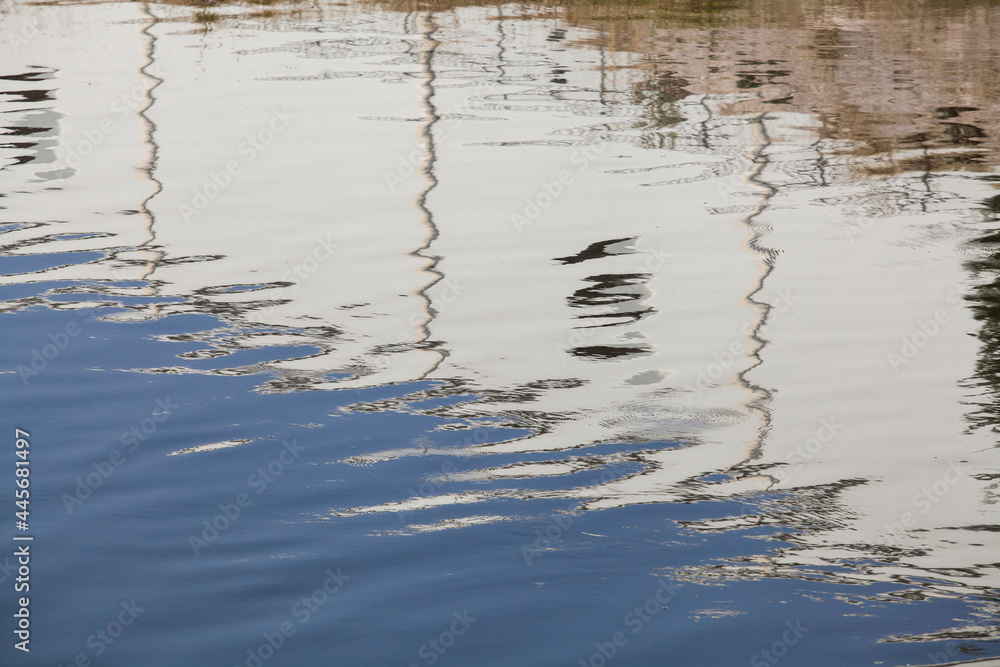 Fototapeta premium Ondulaciones en el agua.