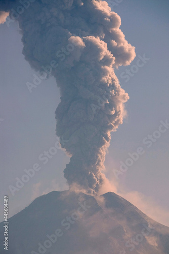 Erupción volcánica