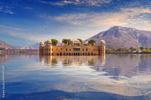 Obraz na płótnie Jal Mahal, a famous water palace of Jaipur, India w salonie