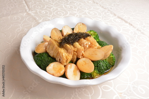 stir fried broccoli vegetable with assorted mushroom vegetarian luo han halal asian menu