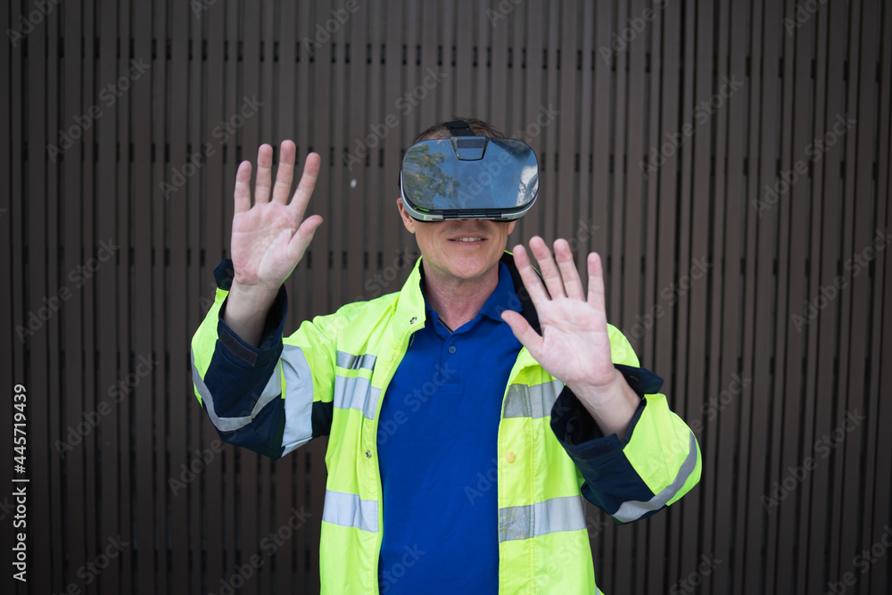 solar power plant engineers wearing VR glasses to managing construction plans