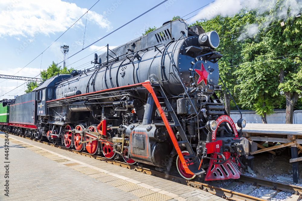 Naklejka premium Black retro steam locomotive on the railway platform of the Rizhsky station. Moscow, Russia