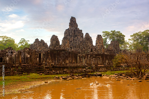 Bayon Castle is a stone castle of the Khmer Empire. Located in the center of Angkor Thom