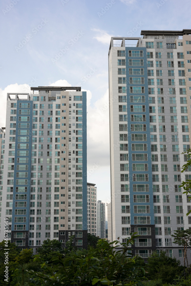 한국의 아파트 풍경.
Korean style apartment, APT
with nature