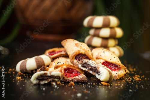 Mosaik biskuit filled with cocoa cream.