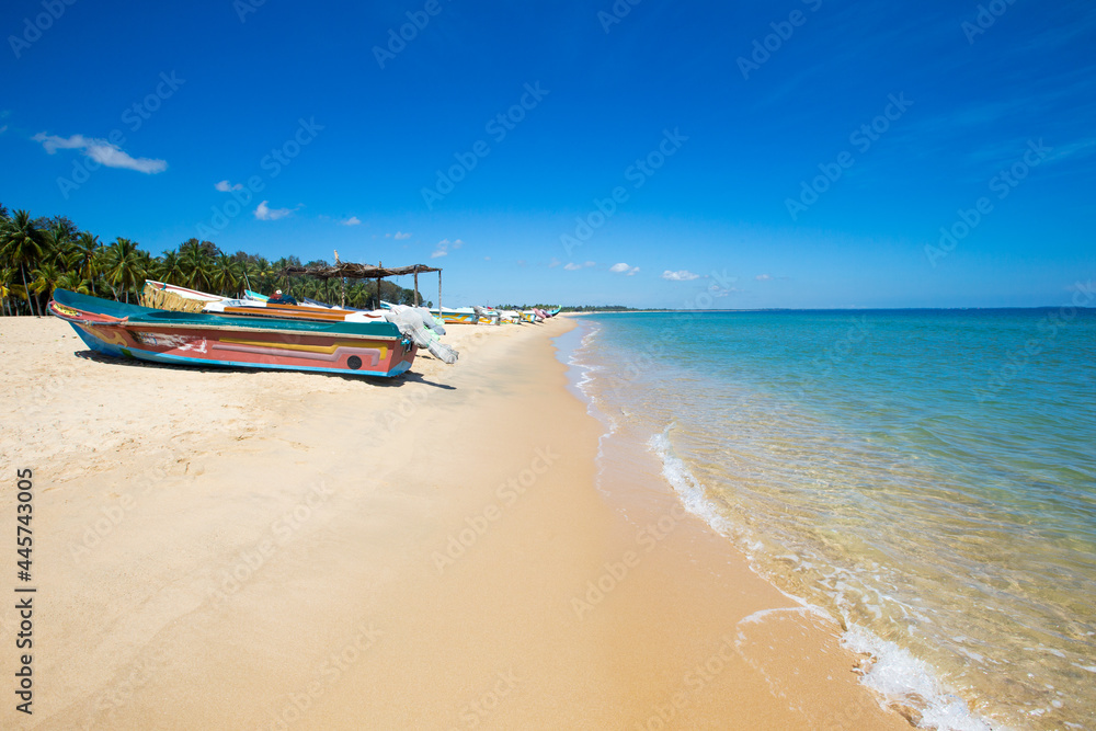 Obraz premium tropical beach in Sri Lanka . Summer holiday and vacation concept for tourism.