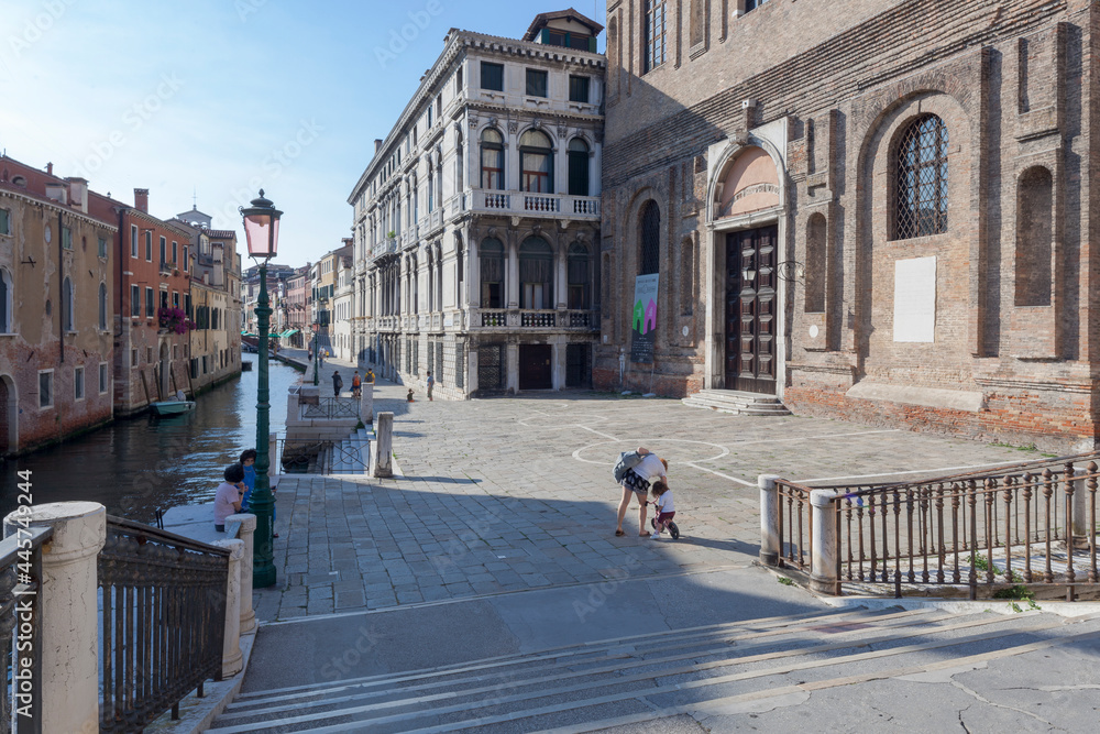 Obraz premium Venezia. Rio della Misericordia, con Palazzo Lezze, fondamenta, omonime e Scuola Grande Nuova della Misericordia