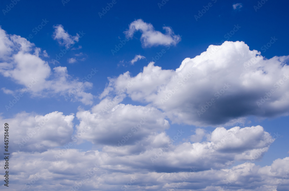 Obraz premium blue sky clouds of different sizes