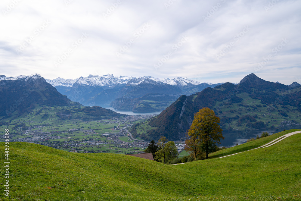 Blick vom Sattel in Richtung Schwyz Blick vom Sattel in Richtung Schwyz