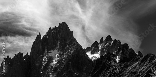 Les Grandes-Jorasses dans le massif du mont Blanc à Chamonix-Mont-Blanc, Haute-Savoie, France