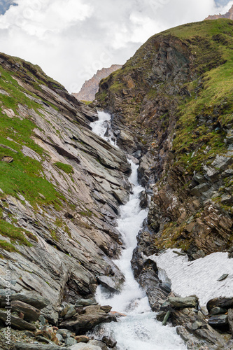 kleiner Wasserfall im Nationalpark Großglockner bei Kals, Osttirol