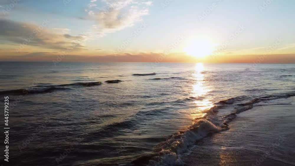 hermoso atardecer sobre el mar en la costa atlántica, Monte Hermoso , Argentina hermoso atardecer sobre el mar en la costa atlántica, Monte Hermoso , Argentina