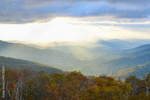 Autumn foliage and  partial sun rays in Shenandoah National Park - Virginia, United States  © Orhan Çam