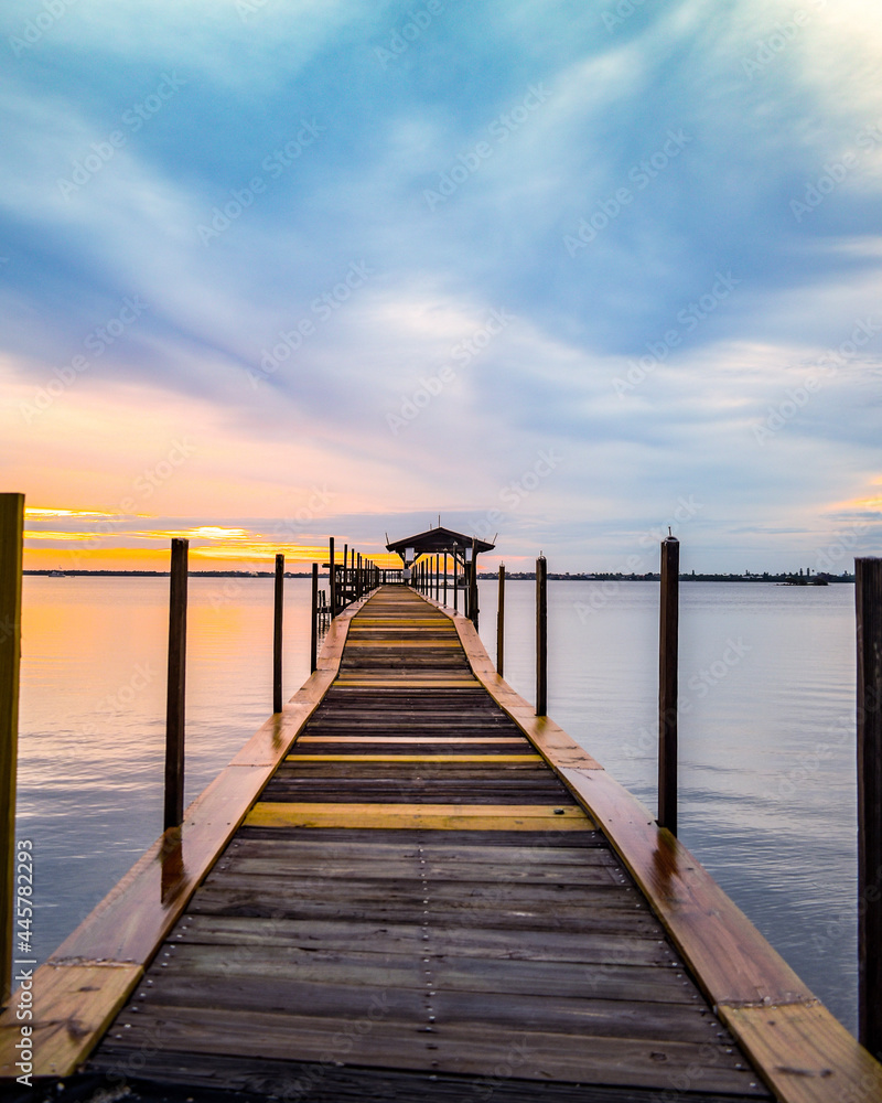 Obraz premium pier at sunset