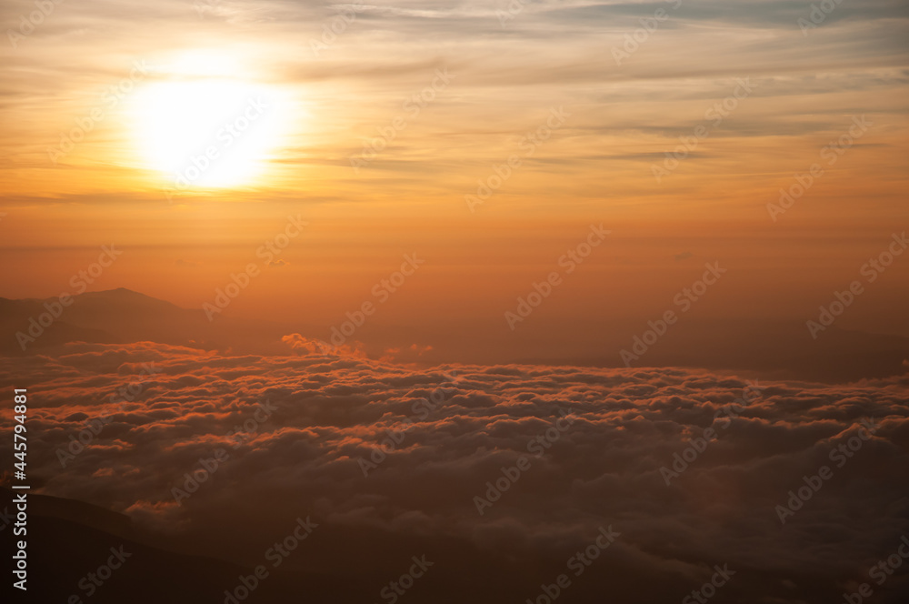 富士山から望む太陽と雲海