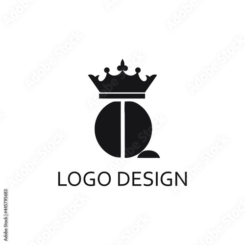 Letter q and crown for logo company