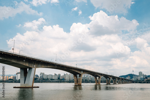Yeouido Hangang River Park and Wonhyo Bridge in Seoul, Korea © Sanga