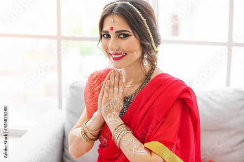 Fotografia Beautiful Indian woman at home