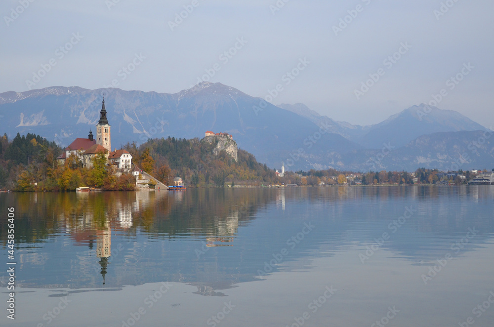Lake Bled’s famous island with a church rests in the middle of the lake. A medieval castle perches on a cliff above Lake Bled & offers the best views of the lake itself and the surrounding Alpine peak