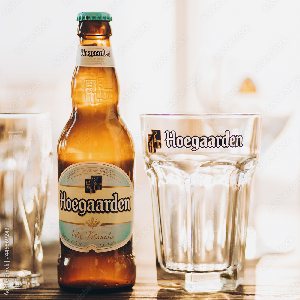Foto de Lviv, Ukraine - December 1, 2017: Hoegaarden beer bottle and ...