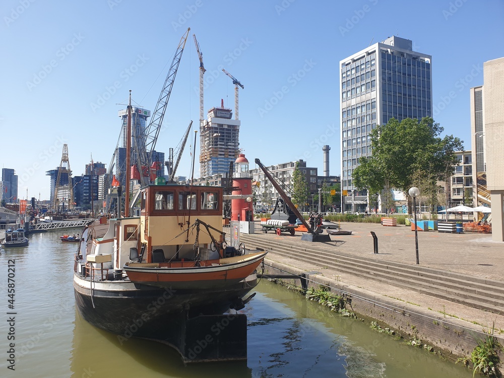 Rotterdam Leuvehaven and City View