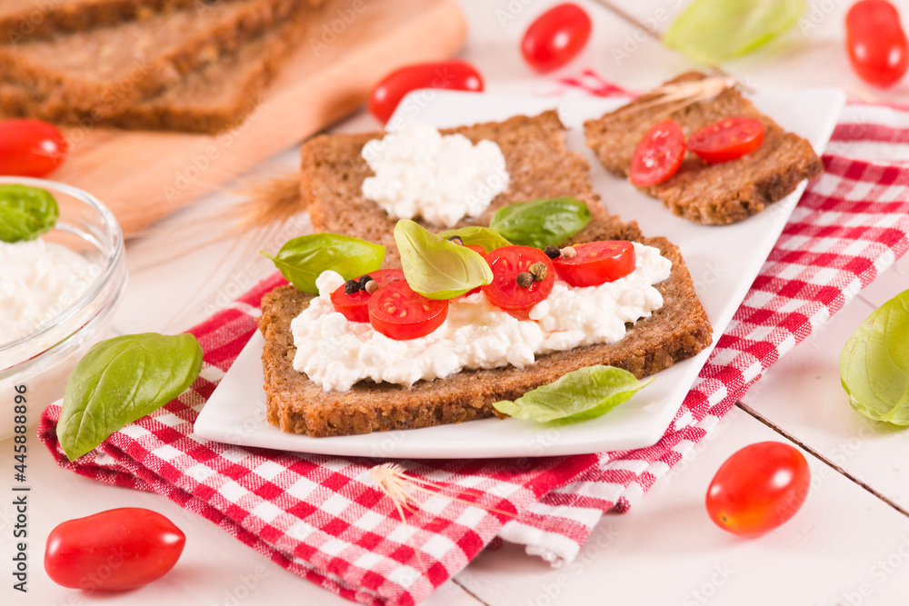
Rye bread with cottage cheese, basil and tomato.

