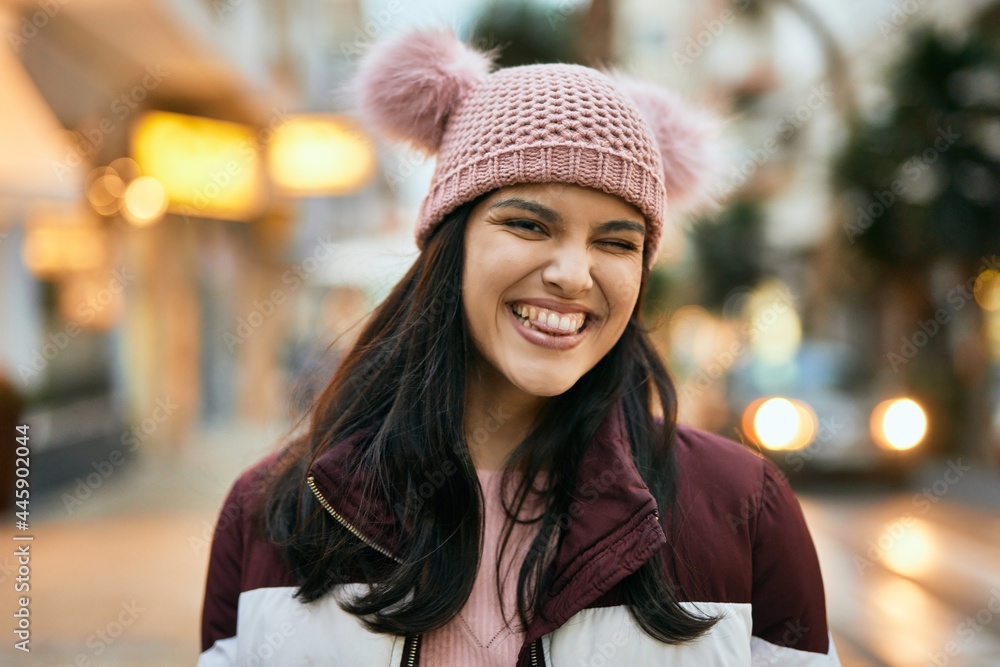 Fototapeta premium Young hispanic girl smiling happy standing at the city.