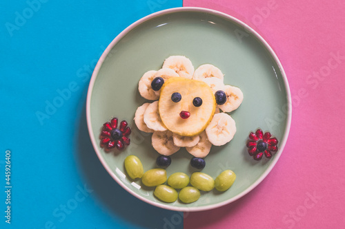 food creative ideas, sheep made from banana slices and blueberries on plate, breakfast for children