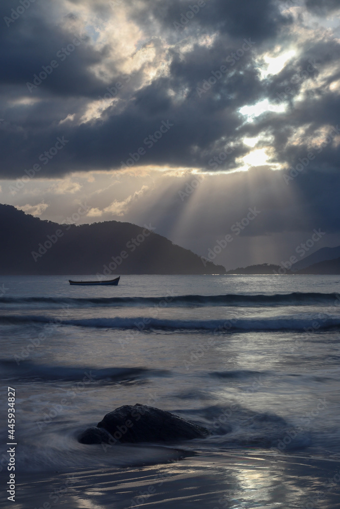 Naklejka premium sun over the sea