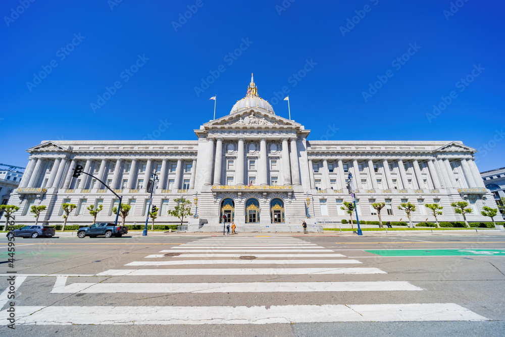 Sunny view of the San Francisco City Hall