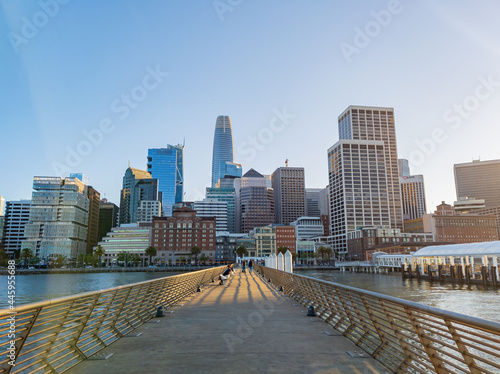 Photography Sunset view of the San Francisco skyline from Pier 14