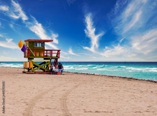 Praia em Miami Beach em dia ensolarado © Rafael