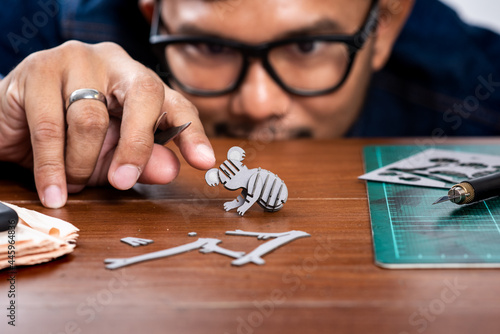 Slika na platnu assembling cardboard model