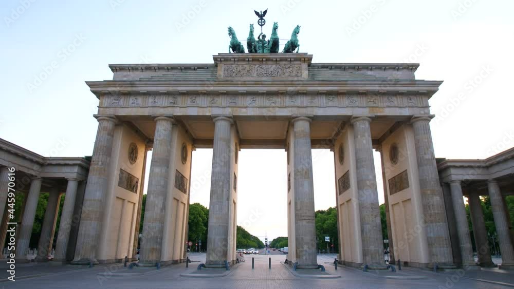 Brandenburger Tor Brandenburg Gate in Berlin with Quadriga statue on top, wide shot in the evening on a sunny day Brandenburger Tor Brandenburg Gate in Berlin with Quadriga statue on top, wide shot in the evening on a sunny day