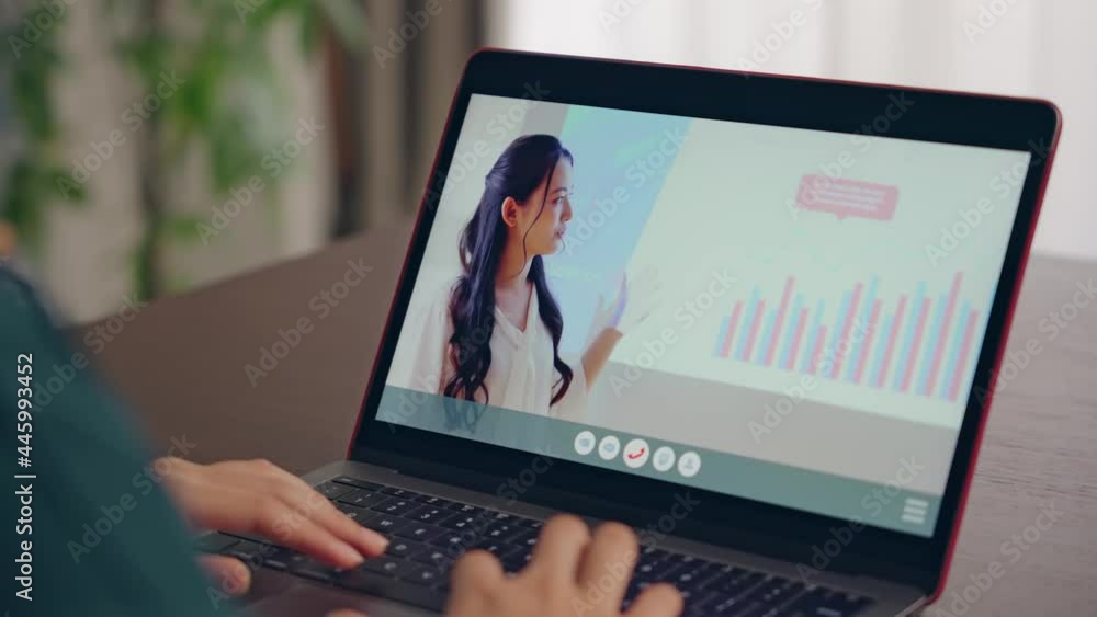 オンライン授業を受ける女性 テレワーク ウェビナー オンライン授業を受ける女性 テレワーク ウェビナー