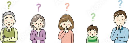 疑問に思う三世代家族のイラスト（上半身）