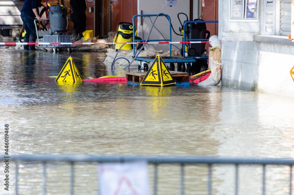 Crue du lac de Bienne, travaux de pompage, Suisse Stock Photo | Adobe Stock