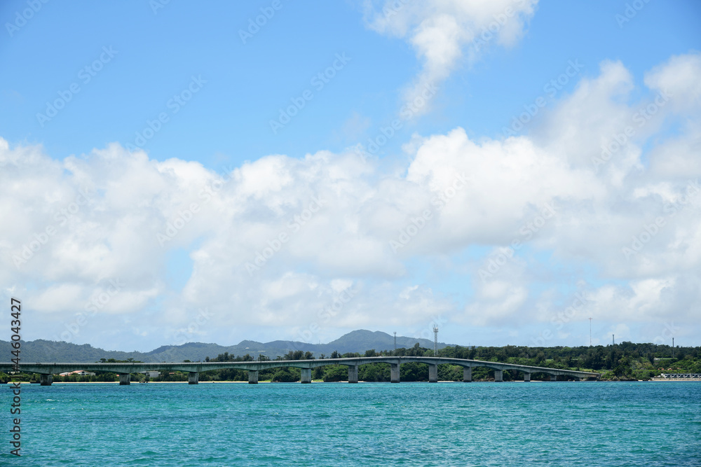 沖縄　美しい海　ハート岩