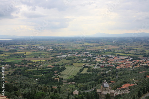 Cortona, Italia. Sus preciosas calles medievales te envolverán. Esta en plena Toscana.