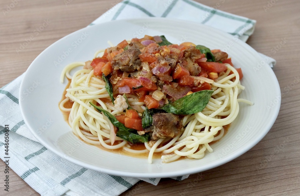 Spaghetti with Pork, Tomato and Sweet Basil