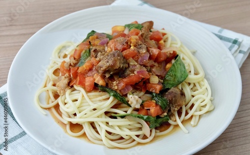 Spaghetti with Pork, Tomato and Sweet Basil