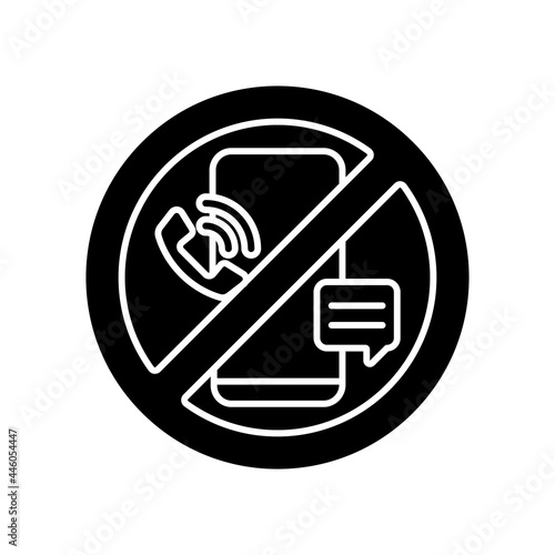 Digital detox black glyph icon. Refraining from using tech devices. Fully disconnection from smartphones. Break from social media apps. Silhouette symbol on white space. Vector isolated illustration