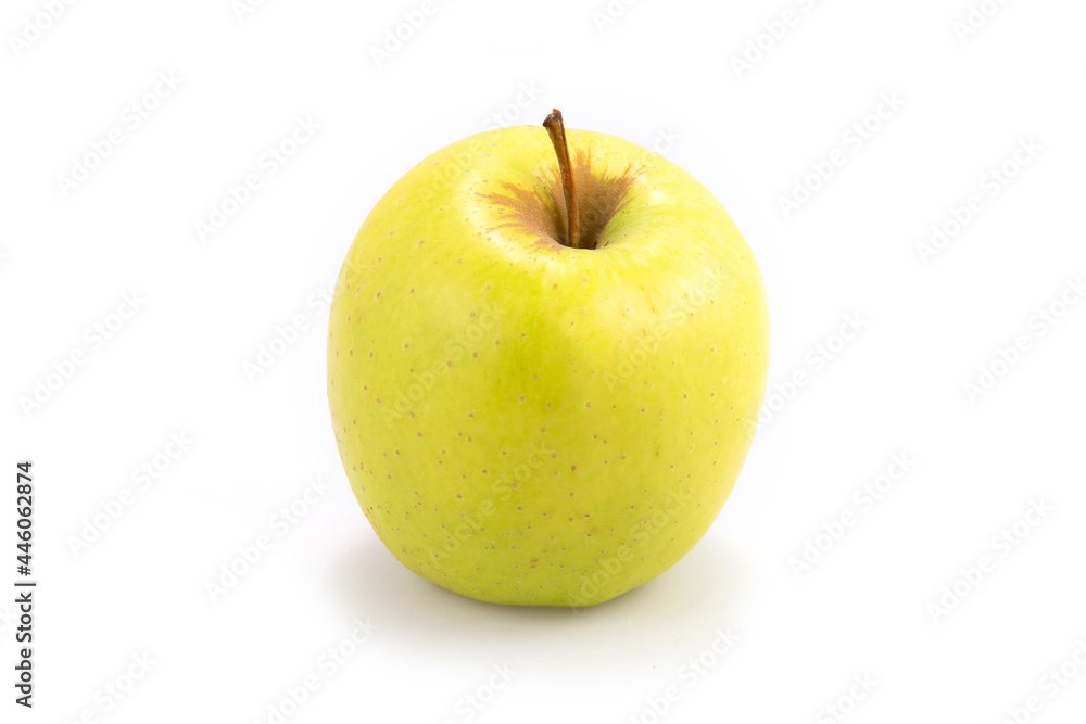 Manzana golden fondo blanco
