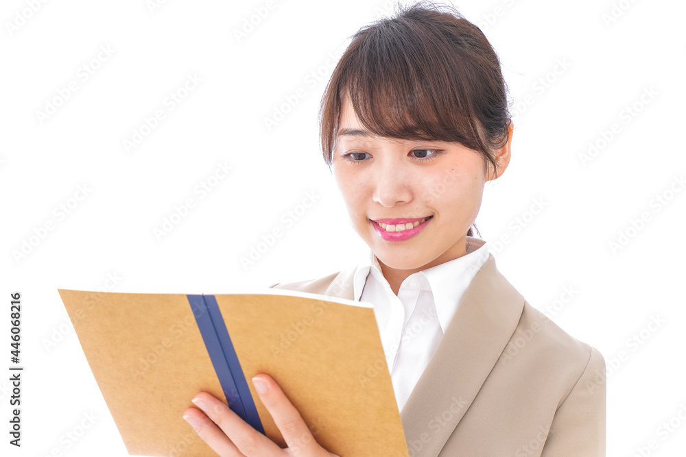 マスクを装着して悩む医師