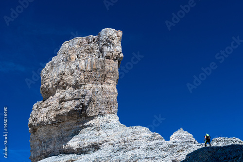 Le Doigt de la Fausse Brèche sur la crête frontière du cirque de Gavarnie photo