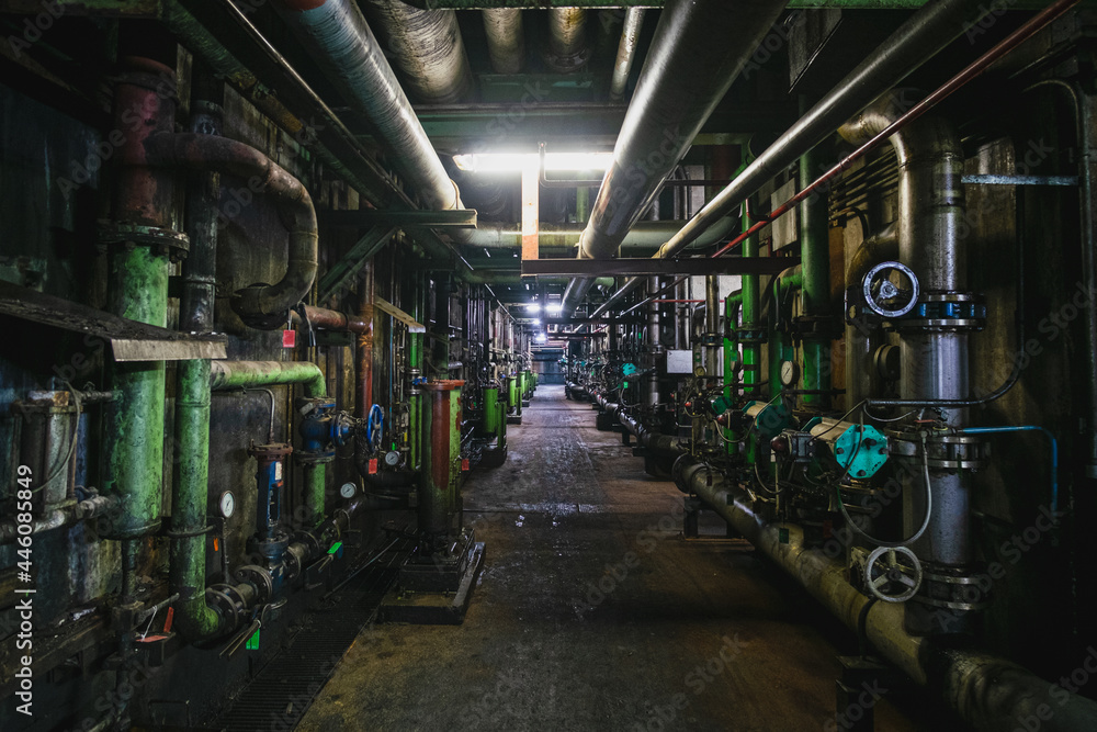 The passageway under the industrial area was filled with oil. Pipes and measuring systems The passageway under the industrial area was filled with oil. Pipes and measuring systems