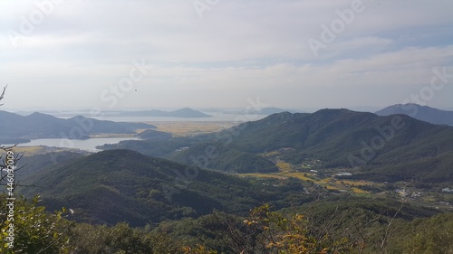 Obraz na płótnie 한국 산 정상에서 바라본 풍경 w salonie