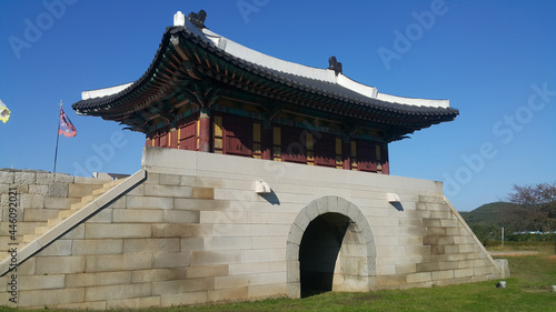 Obraz na płótnie 한국의 옛날 방어용으로 지어진 성문 w salonie