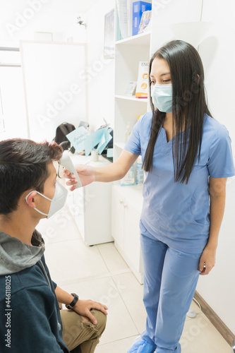 Dental clinic receiving patients with all biosafety measures.