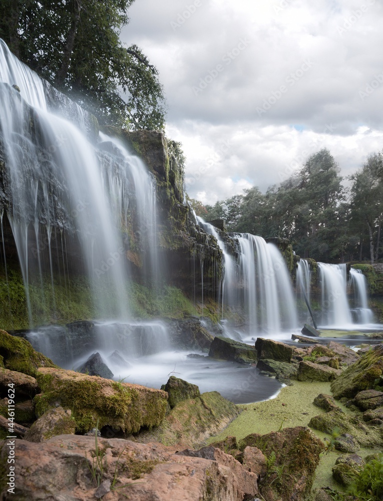 Obraz premium Long Exposure of a Waterfall in Nature